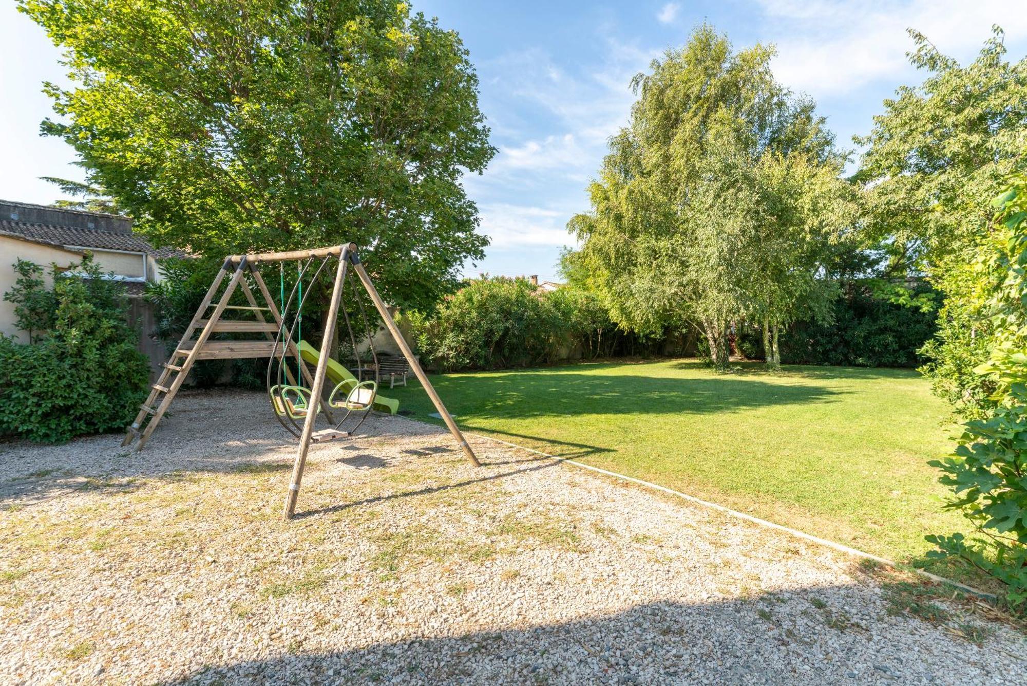 L'Ensemble Du Gite De Tante Berthe Camaret-sur-Aigues Exteriér fotografie